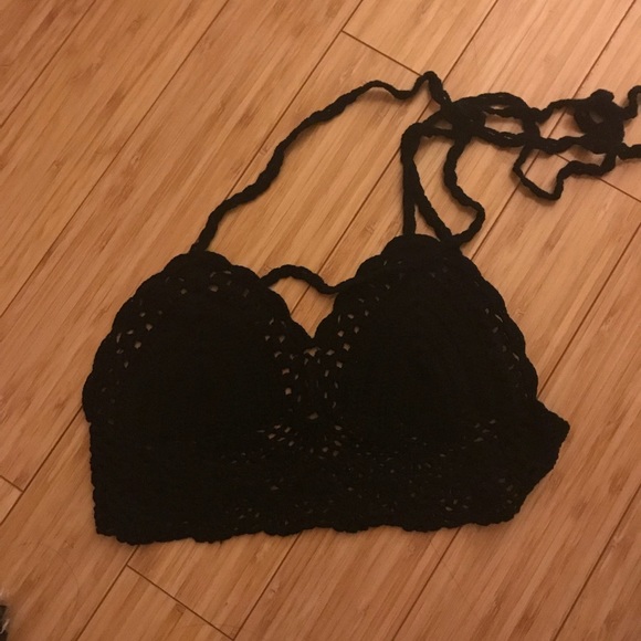 Black Crop-top - Picture 5 of 5